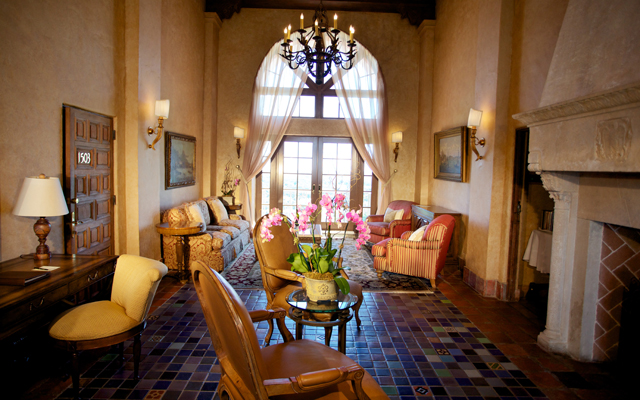 Miranda Style Lounge