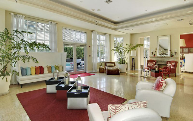 Miranda Style Lounge