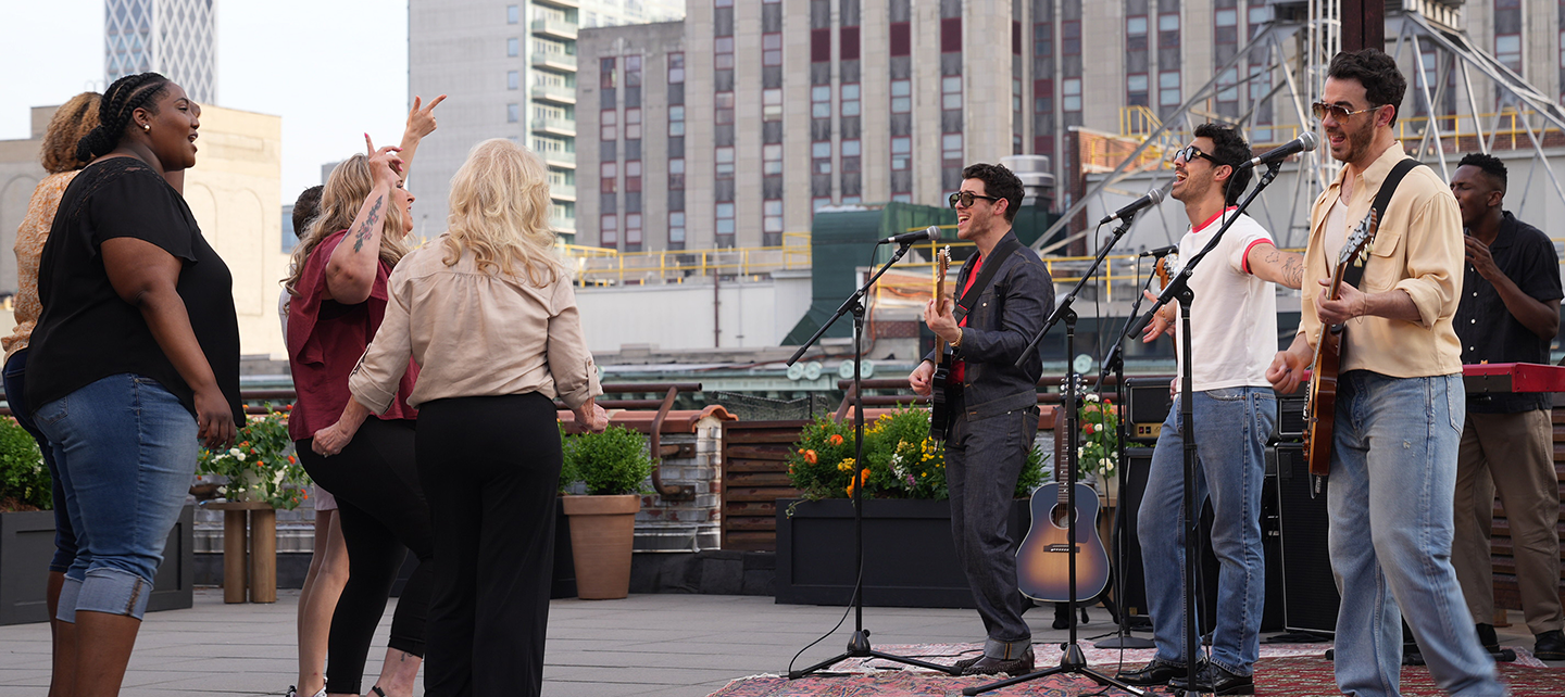 Jonas Brothers sing for a group of women