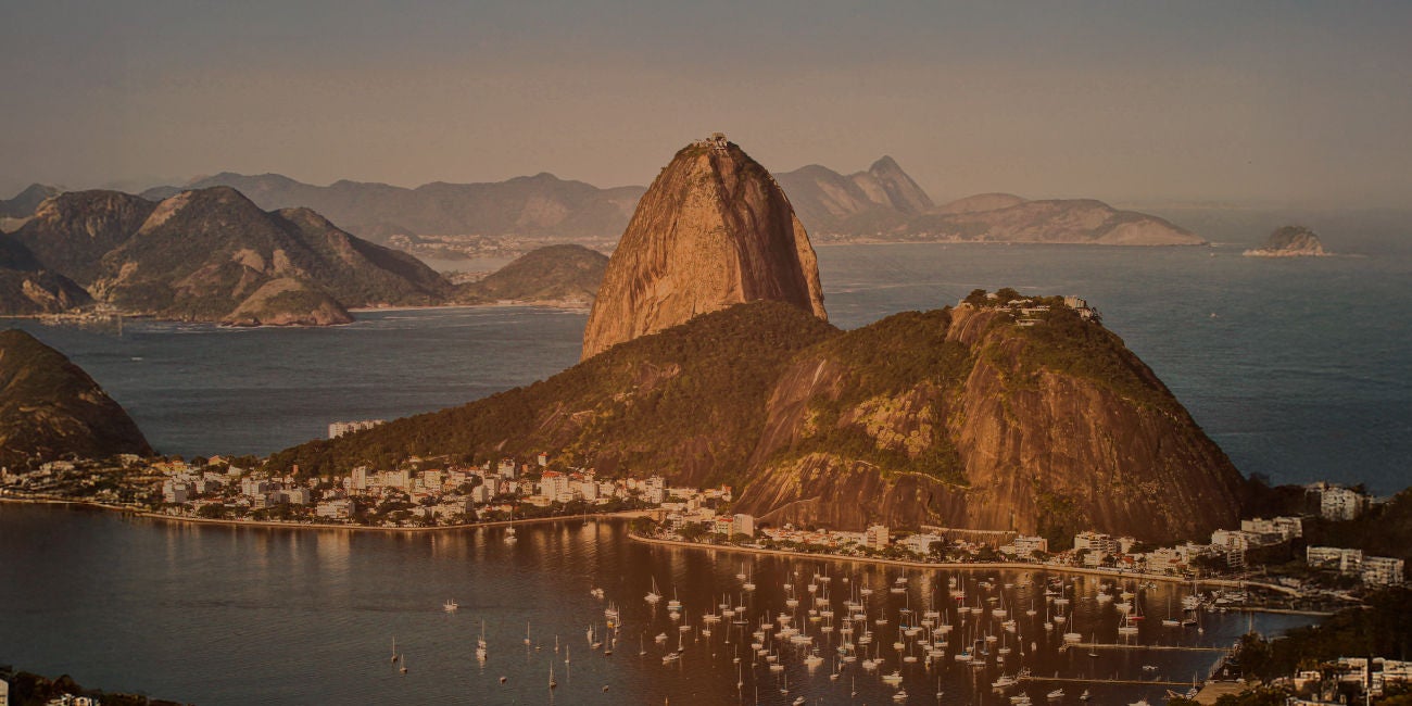 Two smiling people enjoying the benefits of being a Mastercard cardholder.