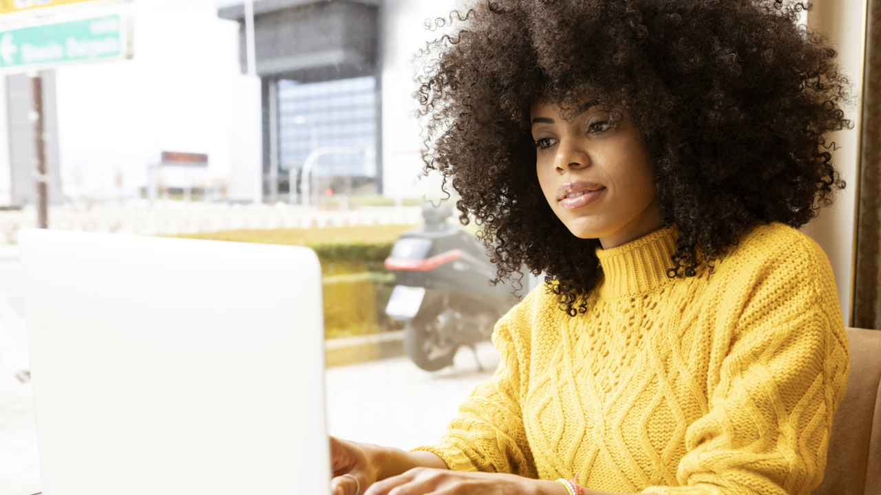 Fundo digital com cadeado, simbolizando segurança e proteção em um contexto tecnológico.