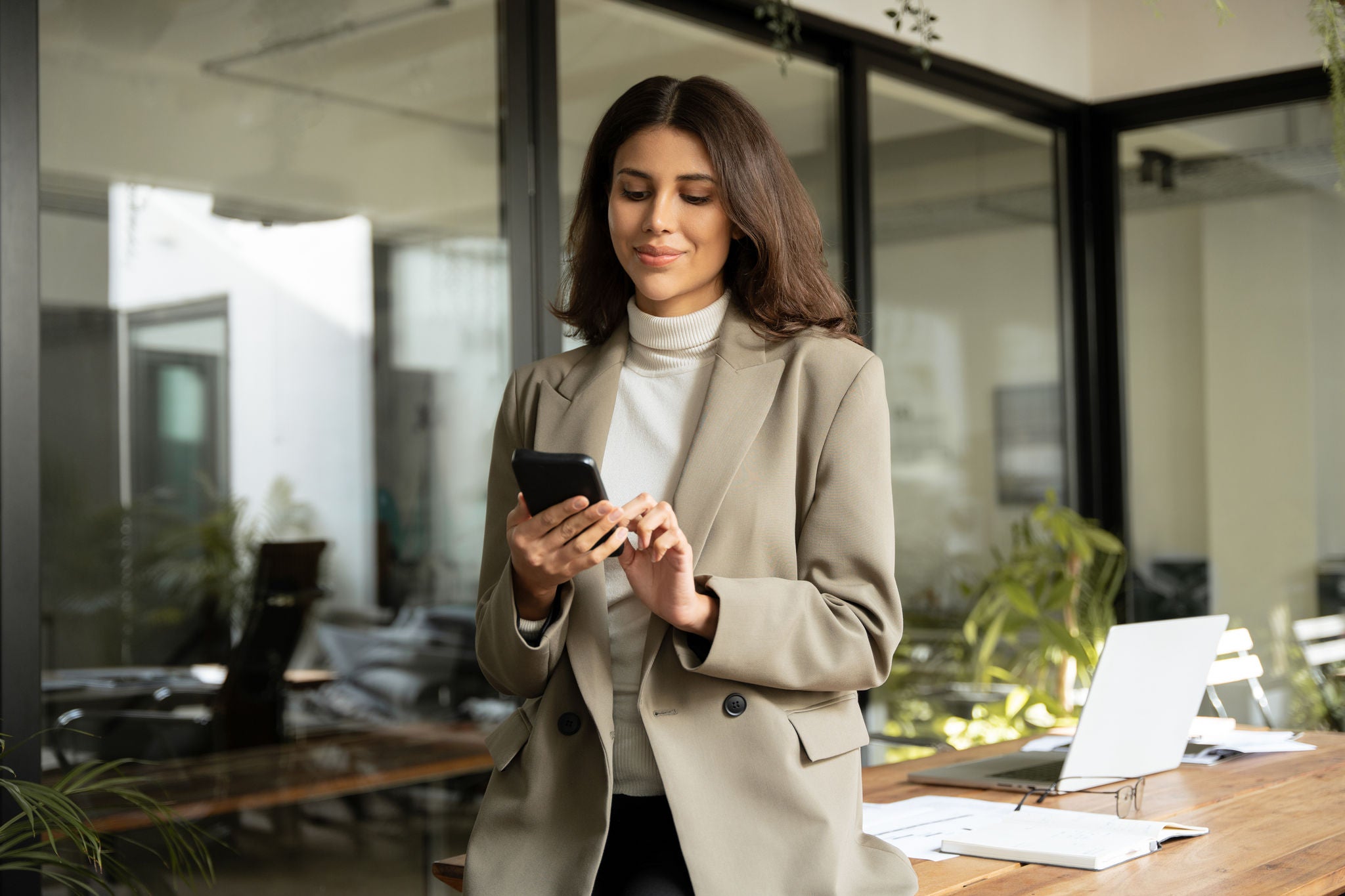 Poslovna žena na poslu