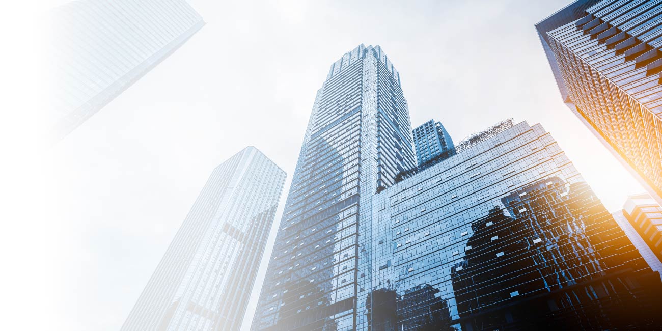 Commercial Solutions Header mit Hochhäusern