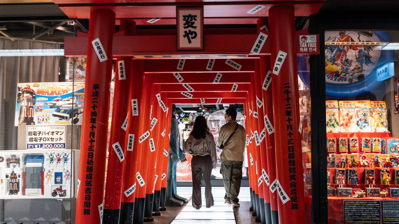 Tunnel made of Shinto torii gates in the Mandarake Henya store specialize in retro items related to Japanese manga and anime in the Nakano Broadway shopping distrct. 