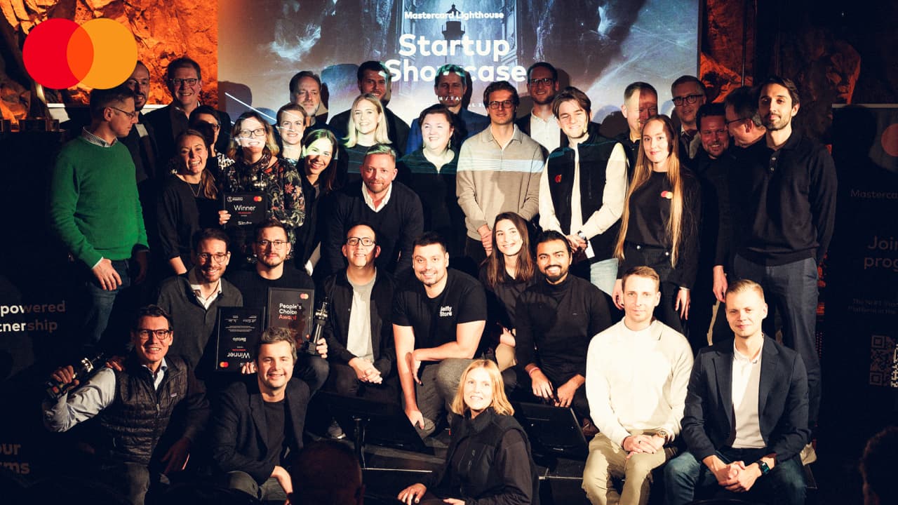 startup showcase large group photo 2024