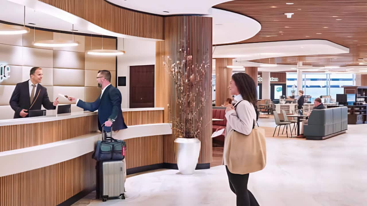 recepcia letiskového salónika