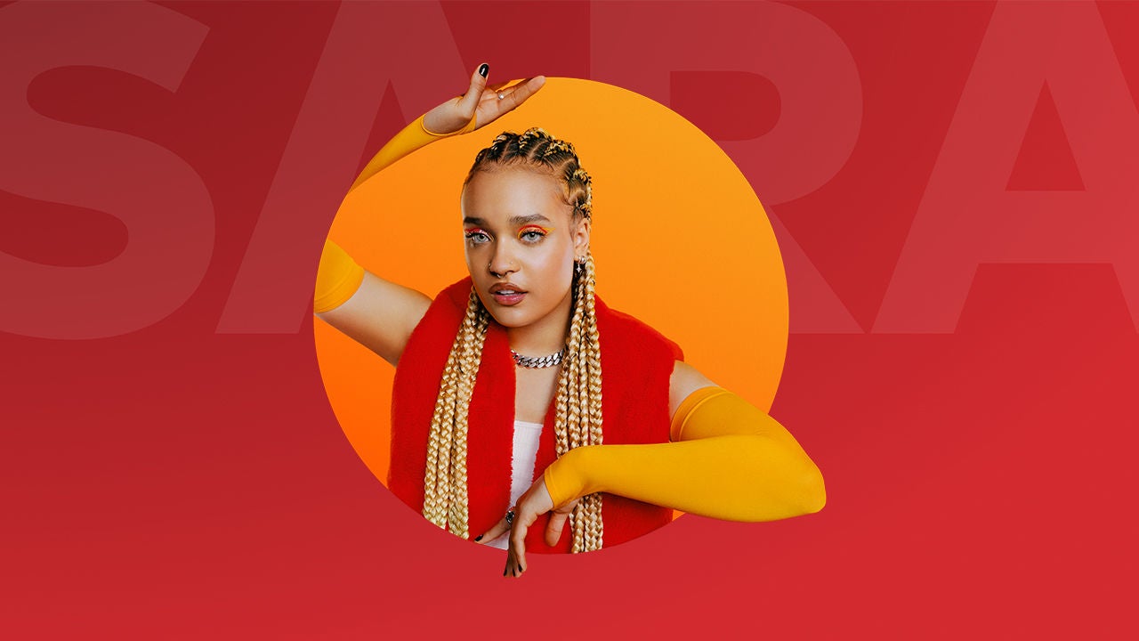 Kontrastowa sylwetka na czerwono-pomarańczowym tle.