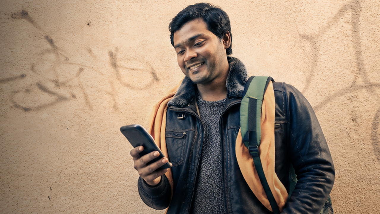 India man hold a phone