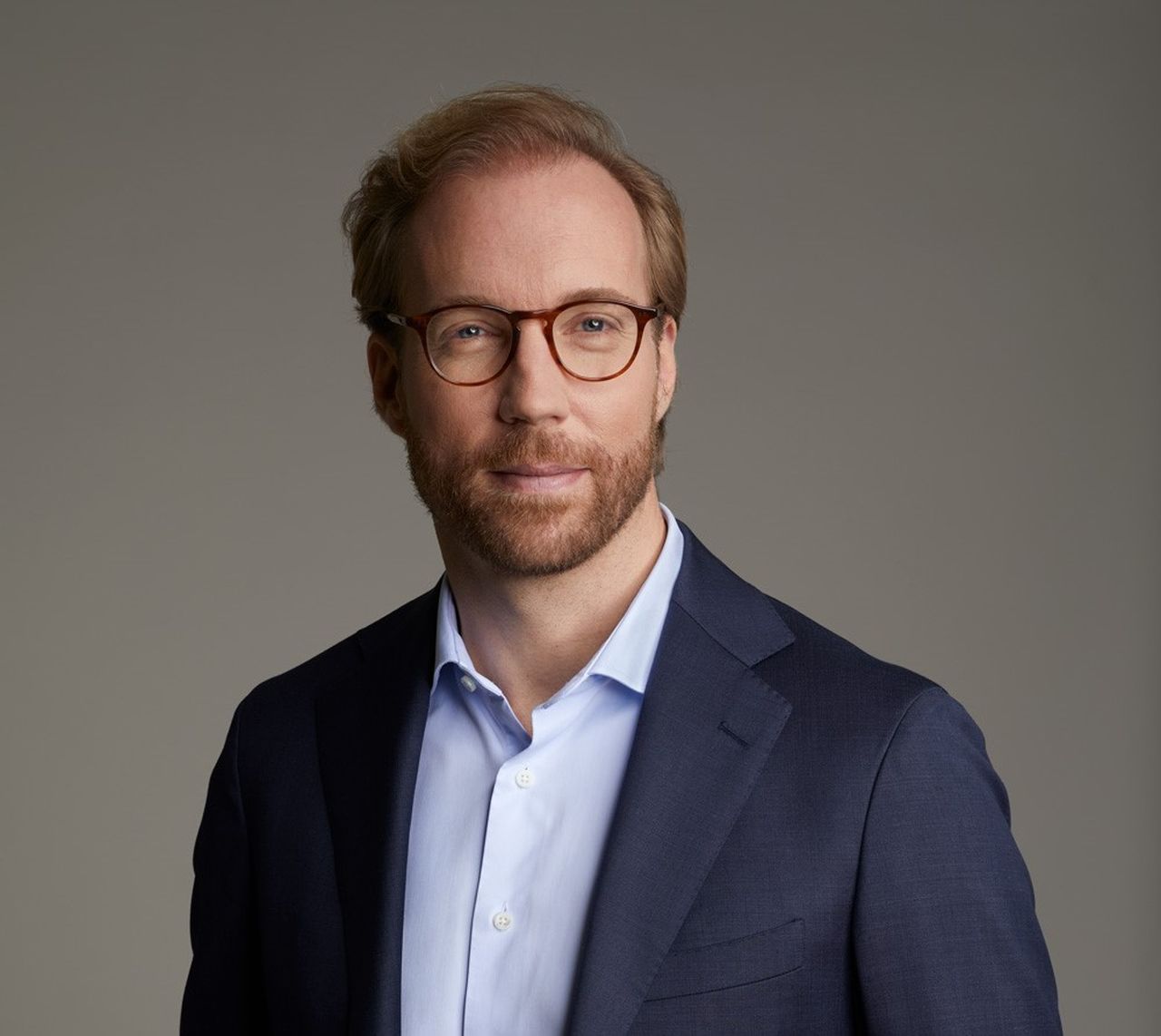 Portrett av Erik Gutwasser i forretningsantrekk.