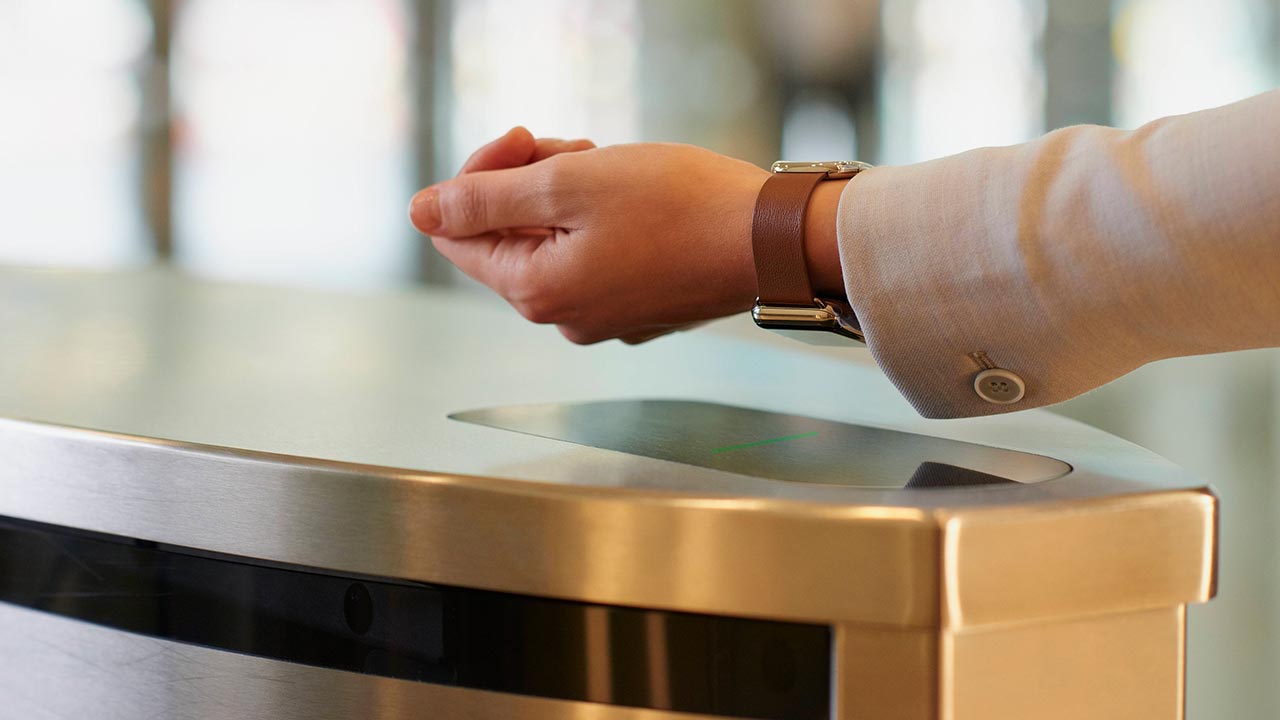 Paying with watch for fair