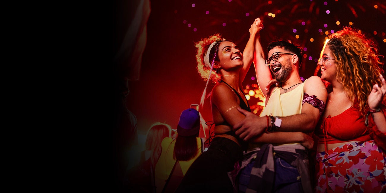 Two smiling people enjoying the benefits of being a Mastercard cardholder.