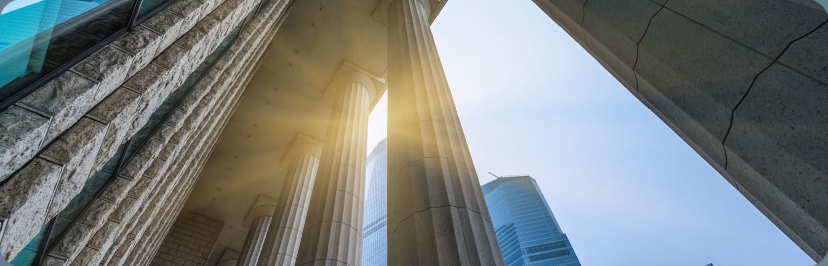 Vedere a zgârie-norilor orașului.