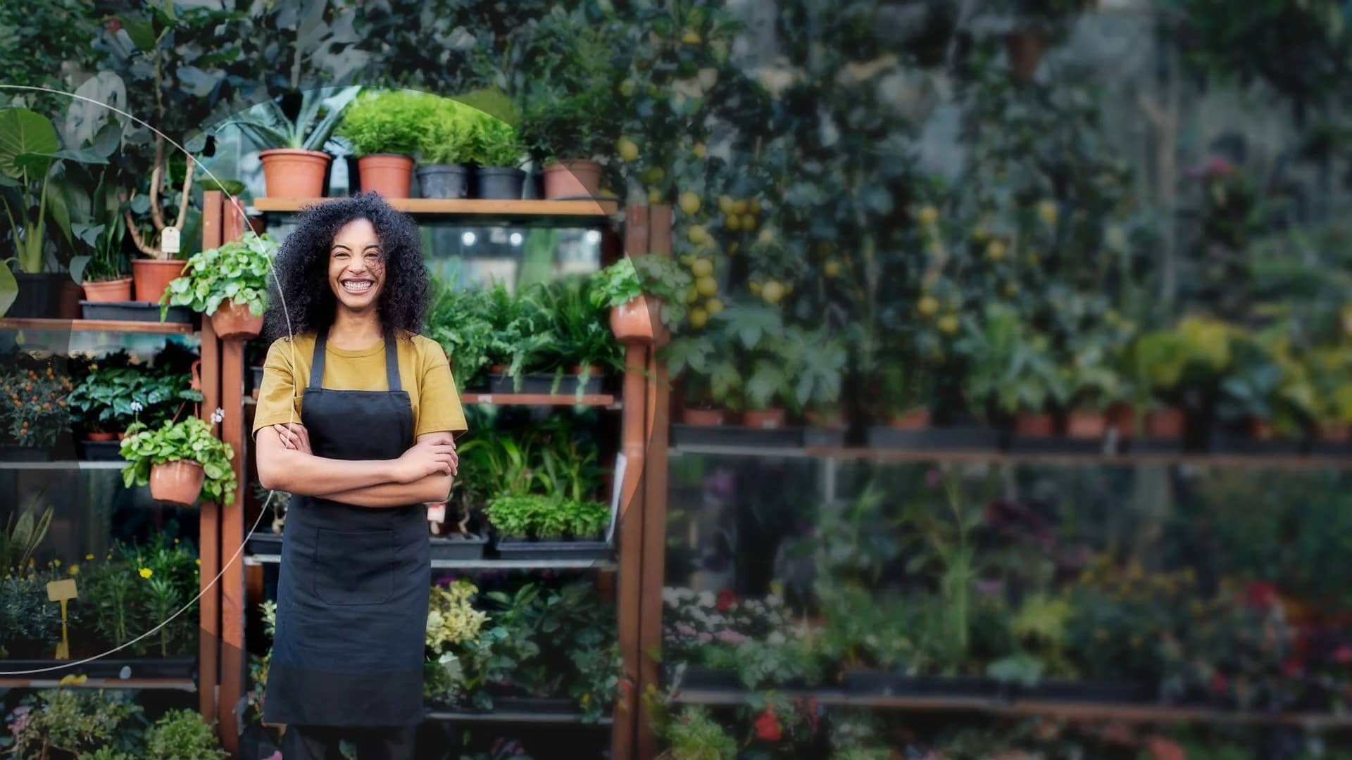 בעלת עסק קטן למכירת צמחים.