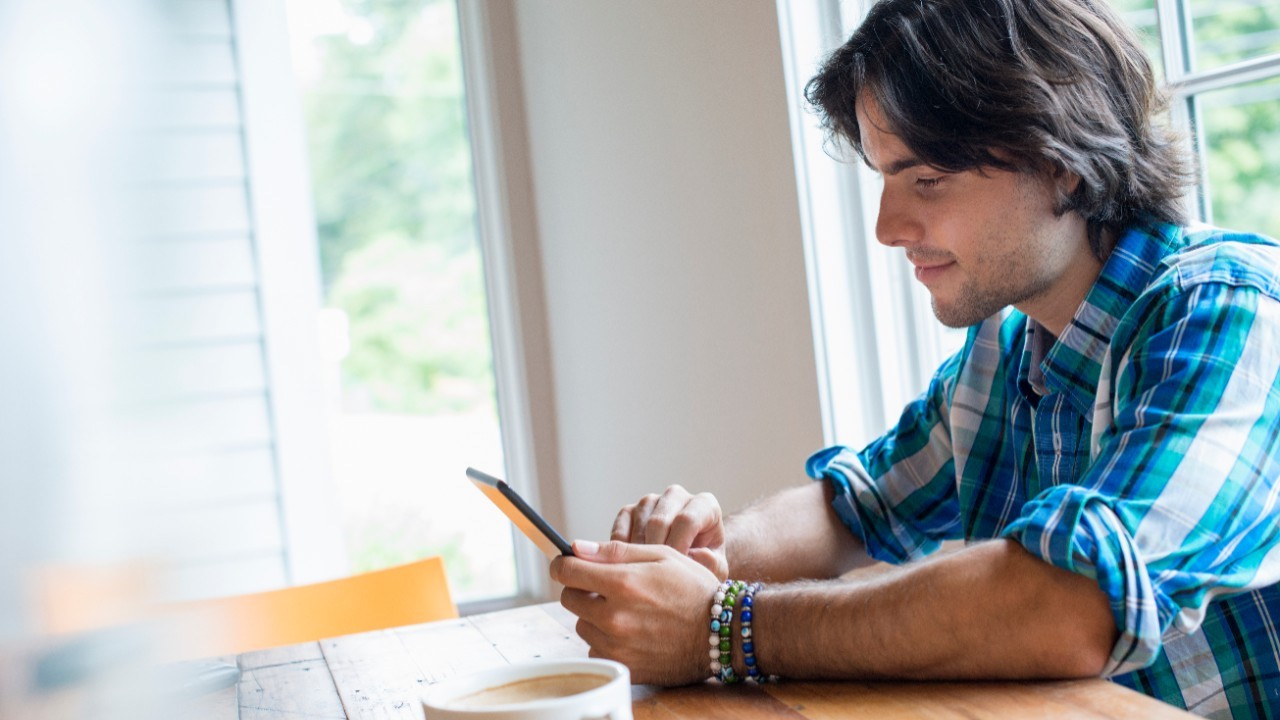Man set up Apple pay on phone