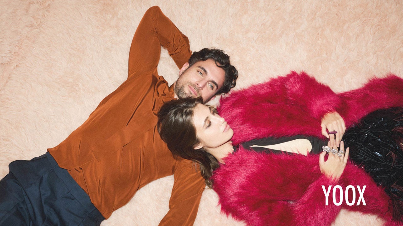 modella in posa con tailleur