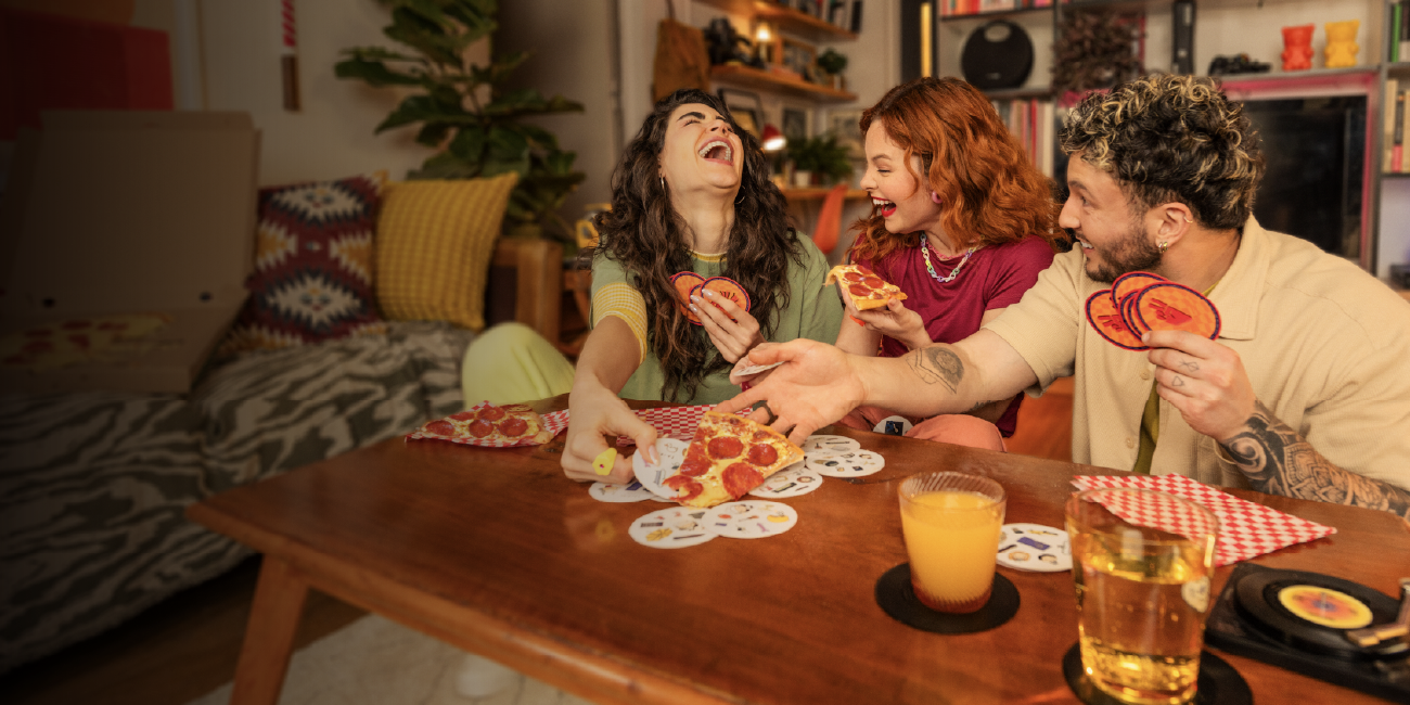 Two smiling people enjoying the benefits of being a Mastercard cardholder.