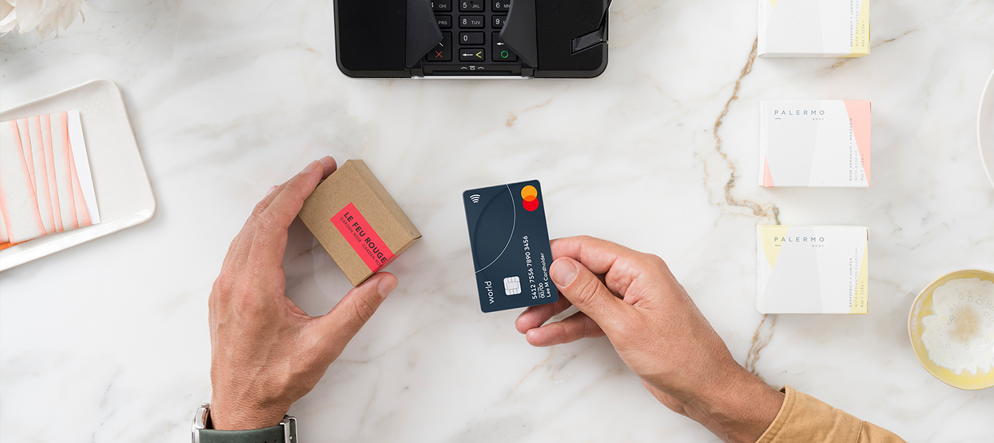 Someone paying with a Mastercard