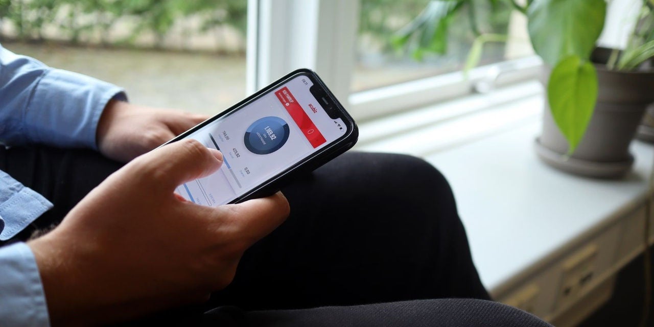 שישה זוגות מסגרות משקפיים במחירים נוחים