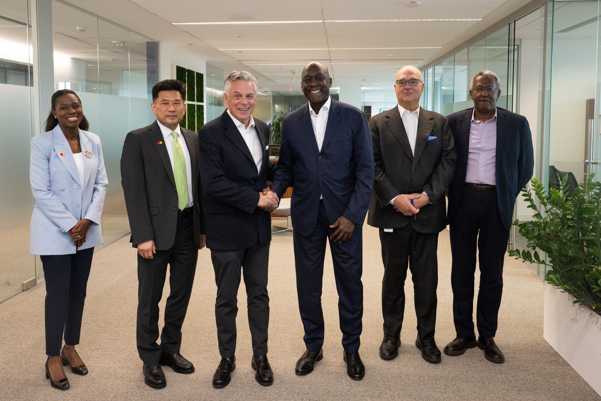 "IFC Managing Director Makhtar Diop Meeting with Mastercard Vice Chairman and President of Strategic Growth Jon Huntsman.” Credit: IFC/ Djenan Bacvic.