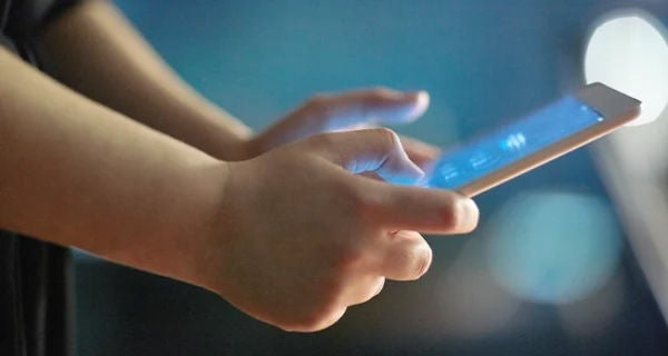 Hands holding an ipad