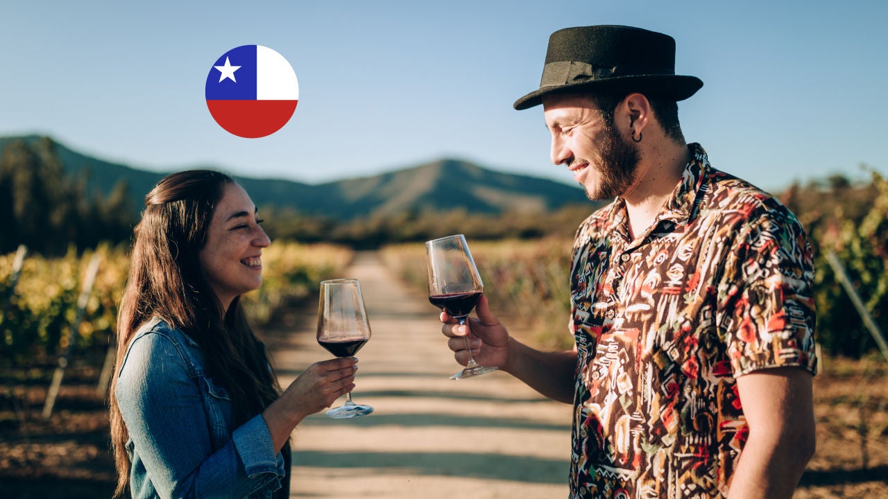 Personas disfrutando de un museo.