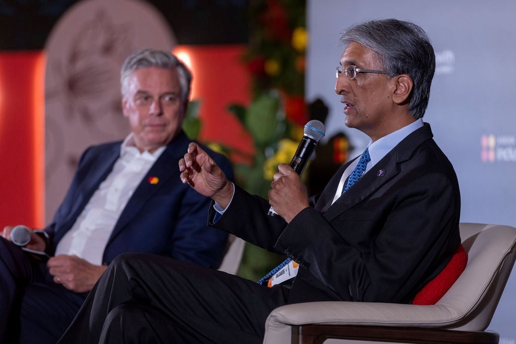 In a fireside chat, Temasek CEO Dilhan Pillay Sandrasegara, right, and Mastercard Vice Chairman Jon Huntsman, left, discussed how institutional investors are navigating fragmentation and preparing for the future.