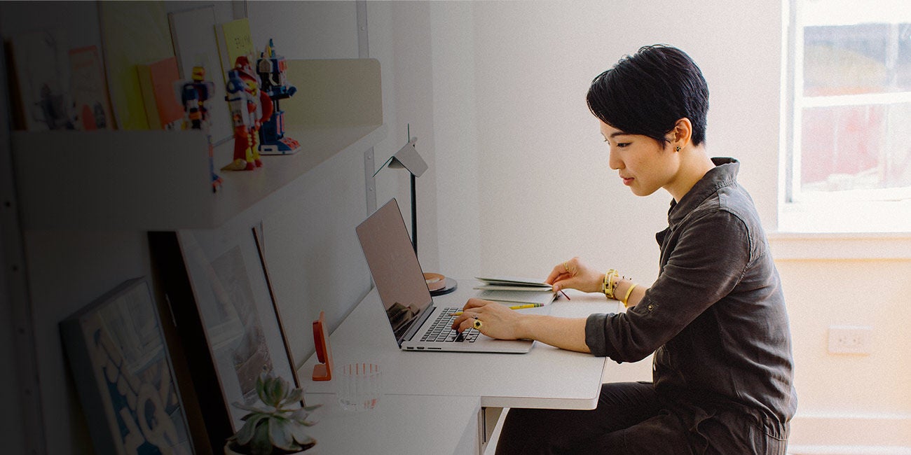 Two smiling people enjoying the benefits of being a Mastercard cardholder.