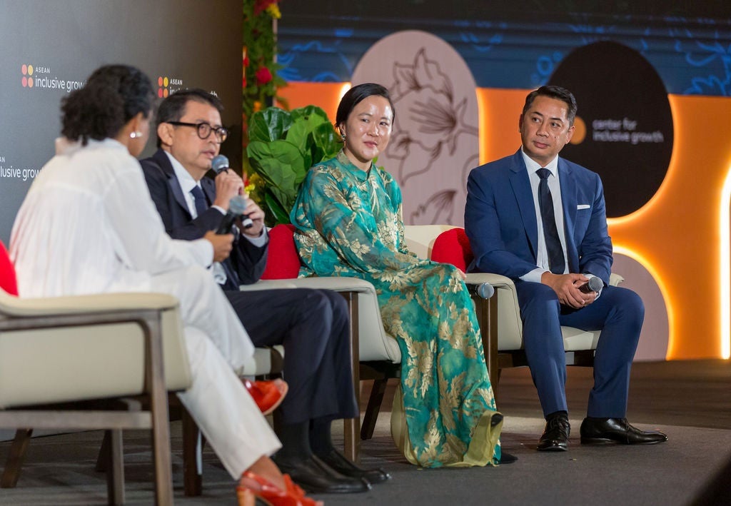 From left, the Center’s Subhashini Chandran, a discussed barriers to capital for small and medium-sized enterprises and how mentoring, skilling, data insights, and more can help break those barriers, with Joey Concepcion III, chairman of the ASEAN Business Advisory Council Philippines and founder of Go Negosyo, Tony Isidro, president of chief executive office of Fuse Financingand Shuyin Tang, the co-founder and chief executive officer of Beacon Fund. 