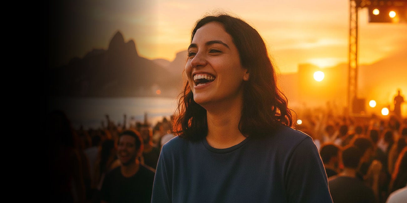 Two smiling people enjoying the benefits of being a Mastercard cardholder.