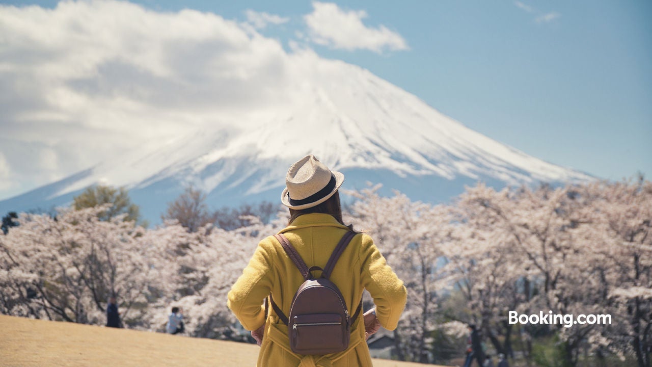 donne in montagna osserva la vetta