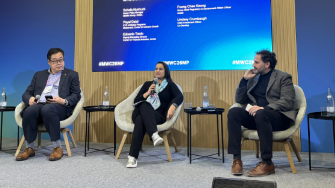 Horizontal pill and featured card - 1