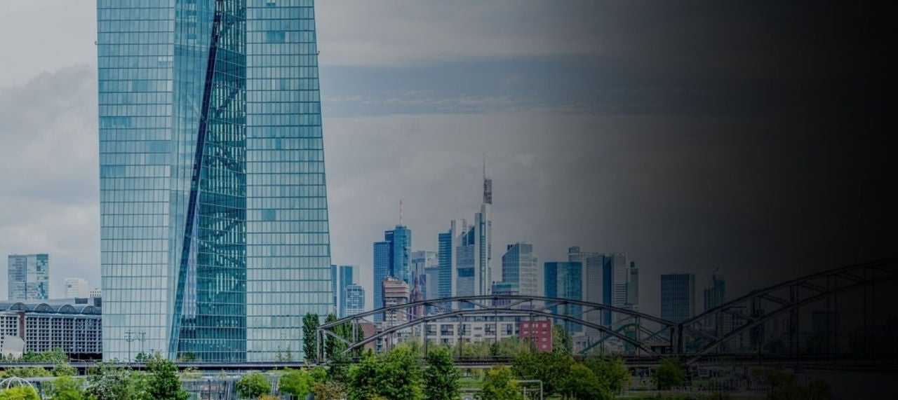 רקע של עיר עם גשר