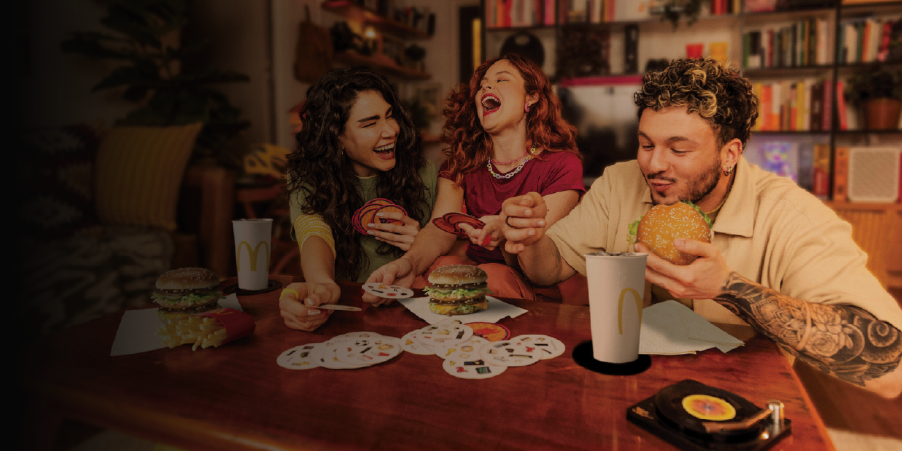 Two smiling people enjoying the benefits of being a Mastercard cardholder.