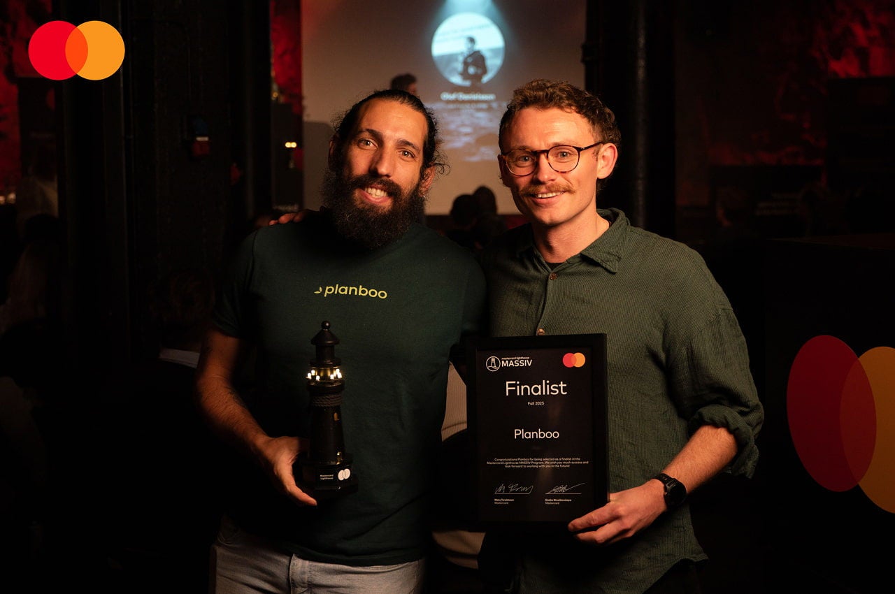 planboo finalist duo with trophy certificate