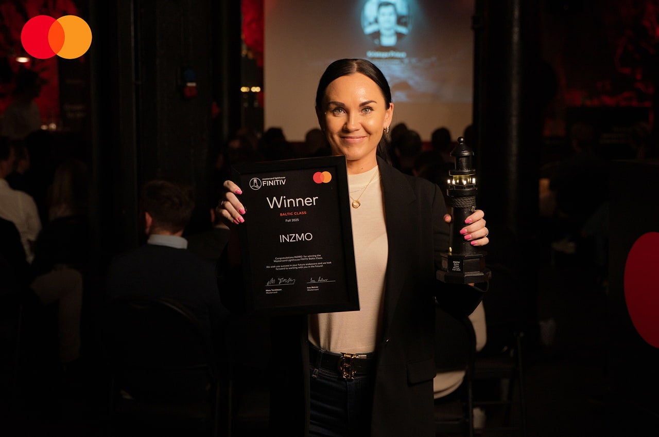 inzmo winner holding certificate at the event