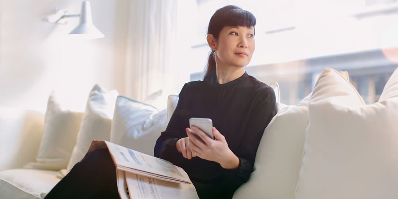travelling businesswoman in hotel