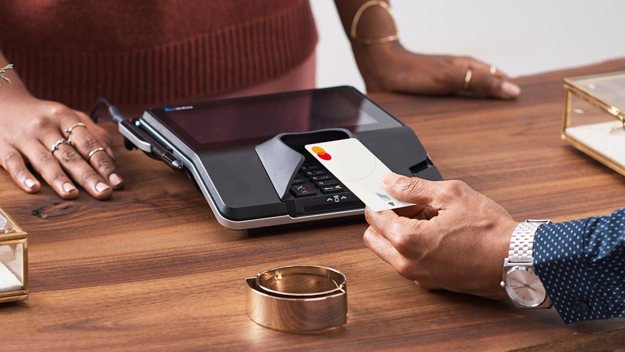 Tapping with Mastercard card on a terminal.