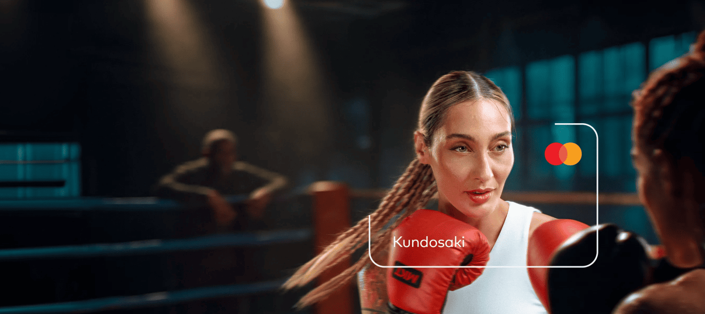 woman boxing with red gloves