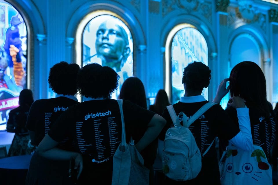 Mastercard (NYSE: MA) Rings The Closing Bell®

Today, Tuesday, April 23, 2024, The New York Stock Exchange welcomes Mastercard (NYSE: MA) in celebration of the 10th anniversary of Girls4Tech, its signature STEM education effort. To honor the occasion, Michael Miebach, CEO of Mastercard, joined by Lynn Martin, President, NYSE Group, The Closing Bell®.


 
Photo Credit: NYSE