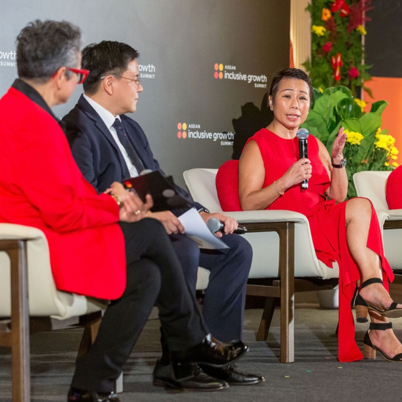 Karen Ngui, second from right, head of DBS Foundation and DBS Group Strategic Marketing and Communications, DBS Bank, shares insights on building philanthropy that results in real change, with the Center’s Shamina Singh, left, Tony Lambino, president and trustee of the Ayala Foundation, second from left, and Hari Menon, the Gates Foundation director for South and Southeast Asia.