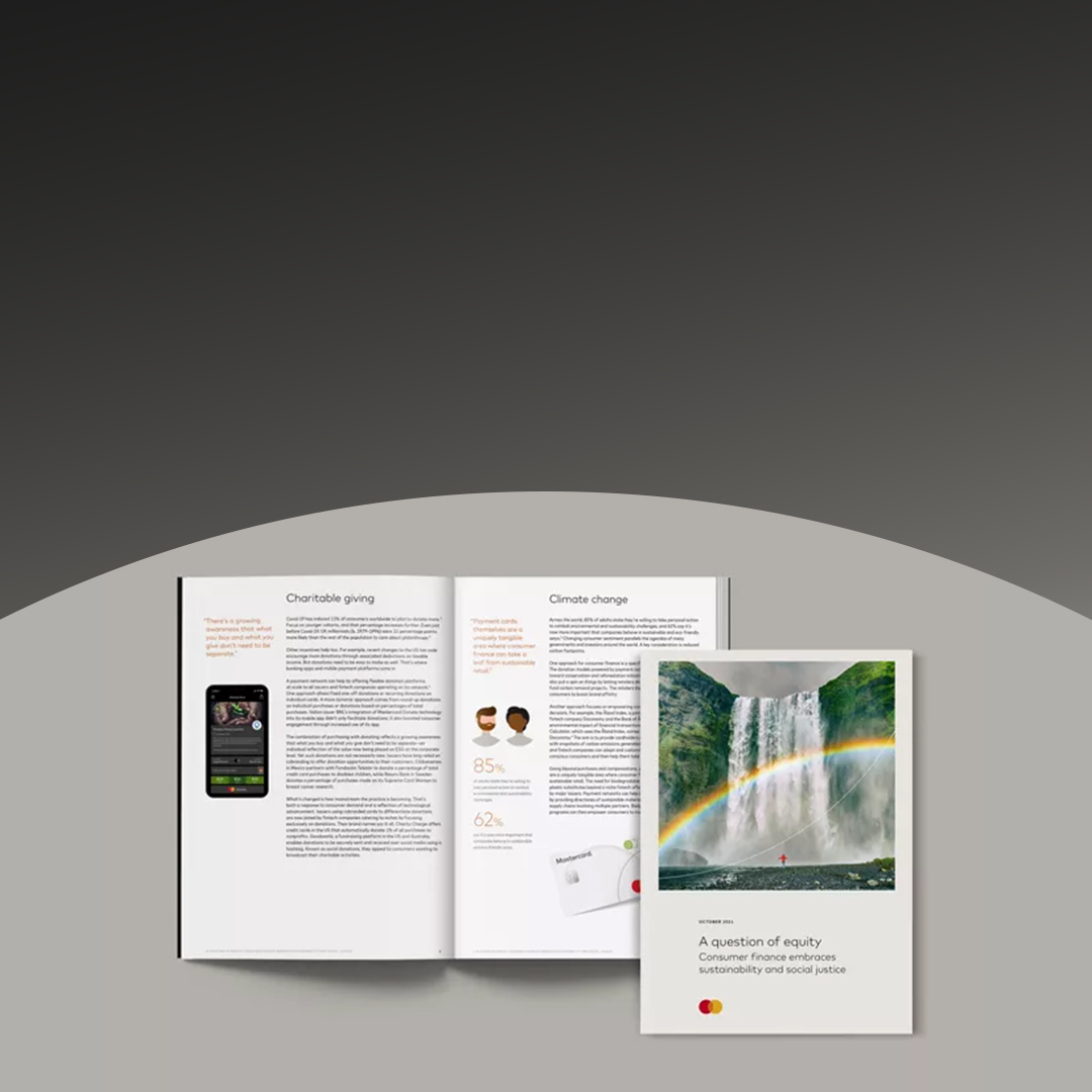 Ouvrir la page du magazine montrant des articles.