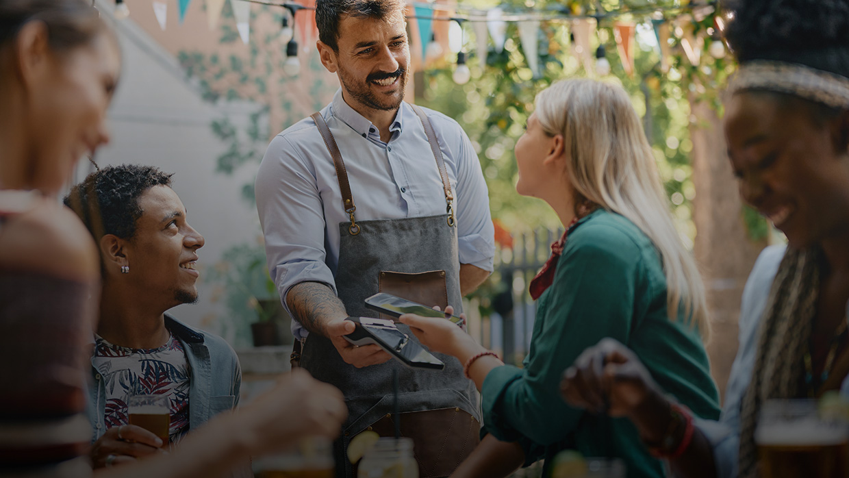 Customer paying contactless with mobile. 