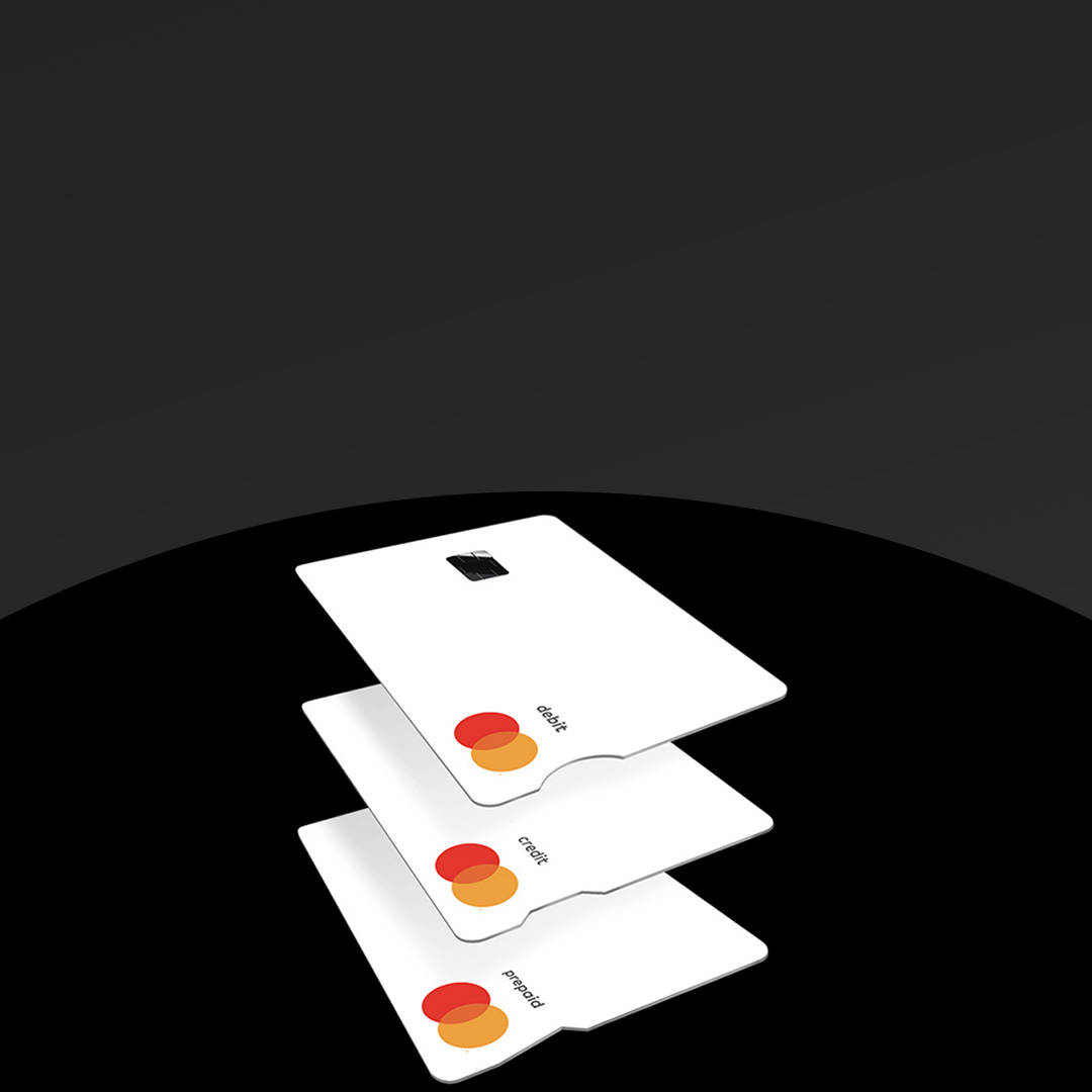 Tři karty Mastercard s výřezem Touch Card.