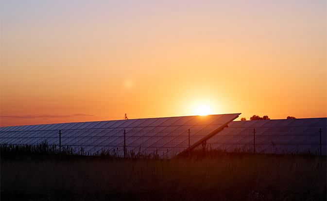 Солнечные панели на закате