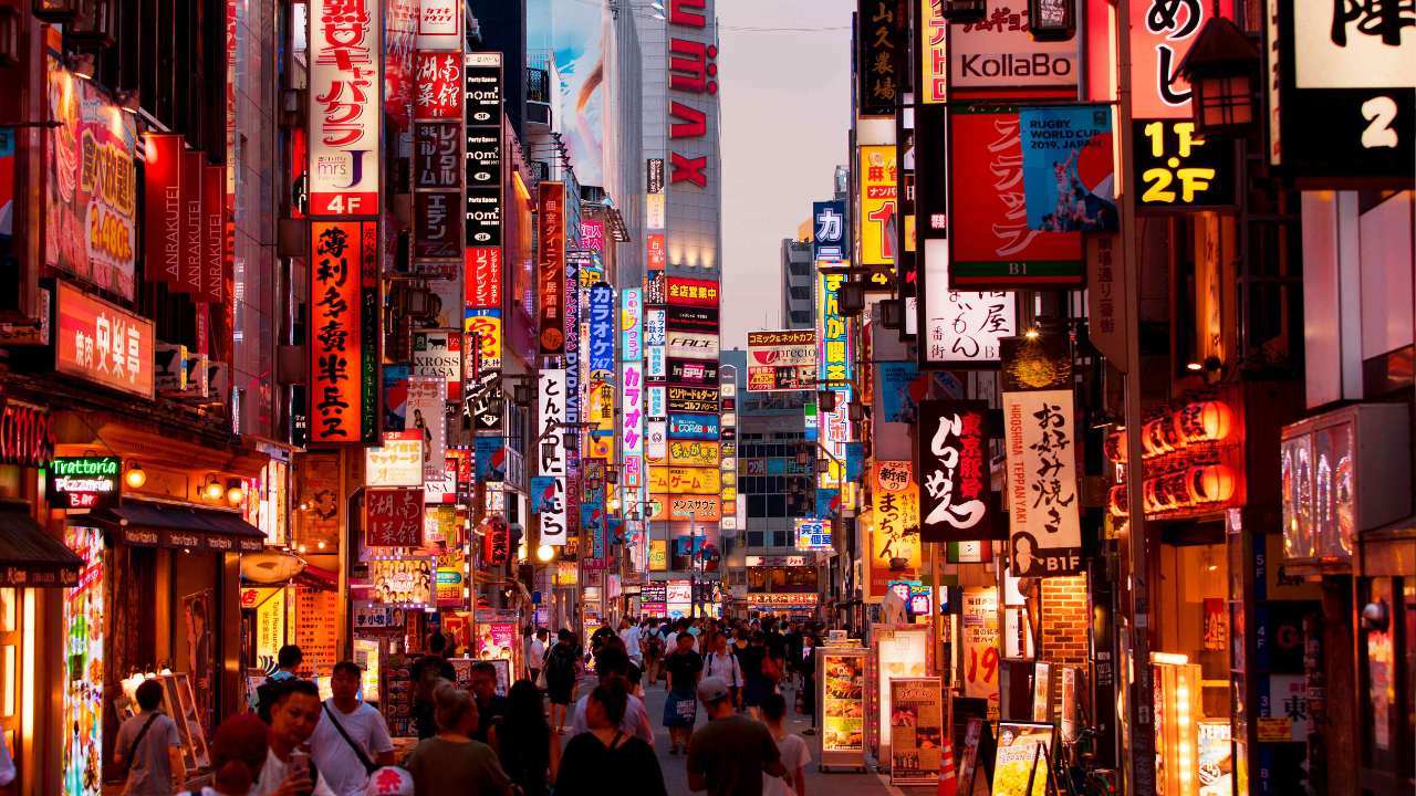 A street scene of Tokyo at dusk. 