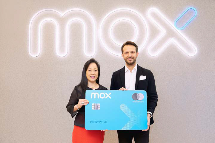 Helena Chen, Managing Director, Hong Kong and Macau, Mastercard and Deniz Güven, Chief Executive Officer, Mox, mark the launch of their partnership to introduce an all-in-one numberless bank card, bringing a simple, convenient and secure payment experience to the people of Hong Kong.