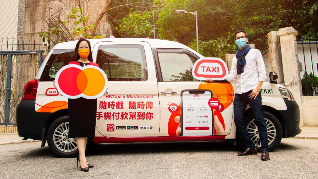 Ms. Helena Chen (left), Managing Director, Hong Kong and Macau, Mastercard, and Mr. Kay Lui (right), Co-Founder, HKTaxi announced the expansion of credit card payment on taxis with the new “Pay for Street-Hail” function via HKTaxi app.