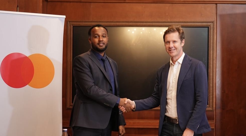 Besufkad Getachew, CEO, EagleLion System Technology (L) and Mark Elliott, Division President, Africa at Mastercard (R ) at the announcement of their collaboration to enhance access to innovative cashless payment solutions in Ethiopia.