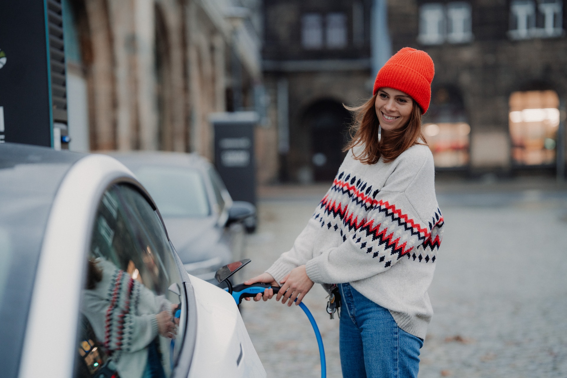 Oft eine Herausforderung für E-Fahrer:innen: Bezahlen an E-Ladestationen (c) Jenny Ueberberg