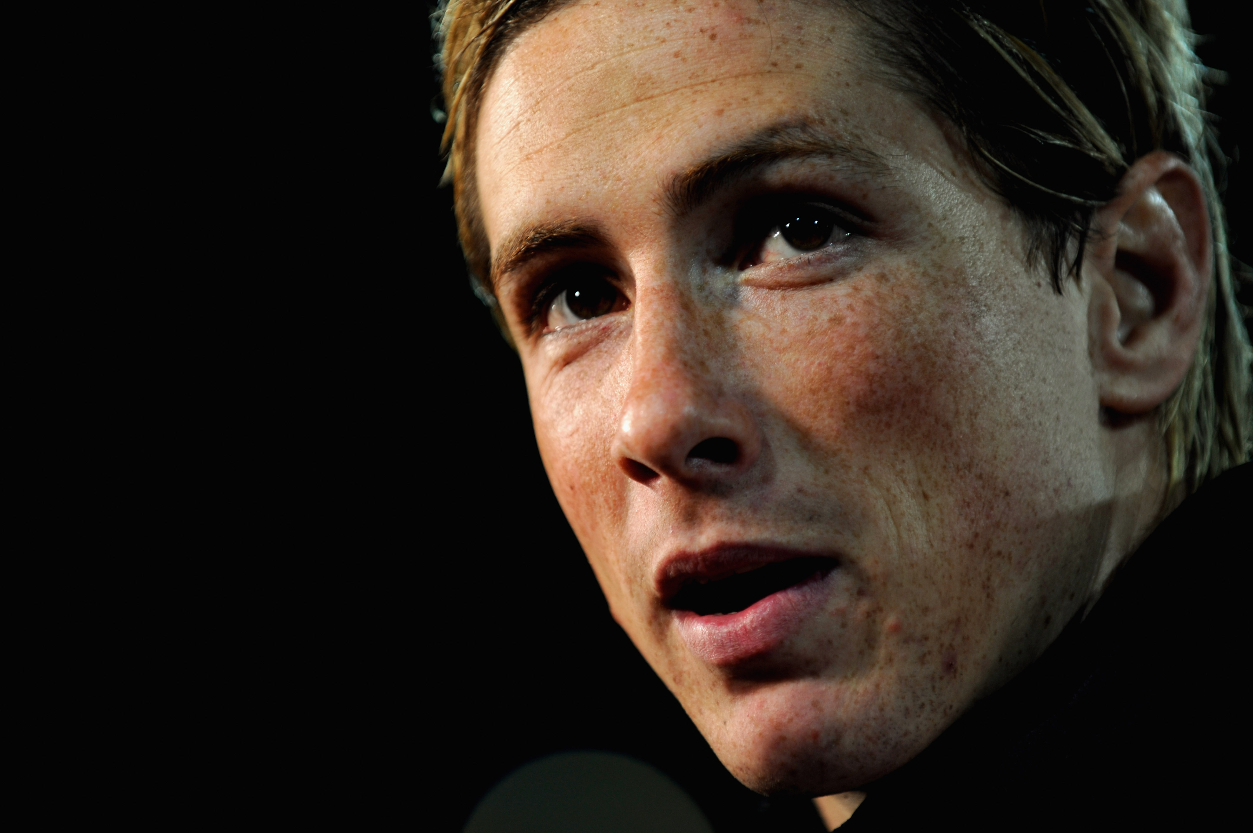 RUSTENBURG, SOUTH AFRICA - JUNE 14:  Fernando Torres of Spain looks on during the Confederations Cup Group A match between New Zealand and Spain at the Royal Bafokeng Stadium on June 14, 2009 in Rustenburg, South Africa.  (Photo by Michael Regan - FIFA/FIFA via Getty Images)